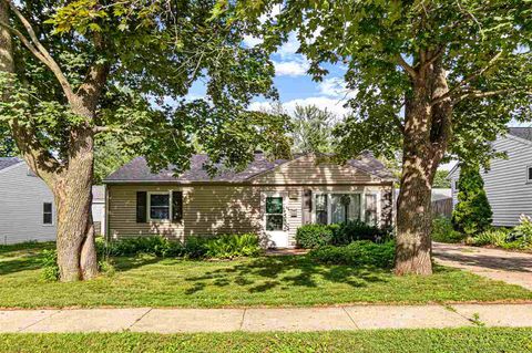 Photo of 1318 Franklin St, Iowa City, IA 52245 (MLS # 202505137)