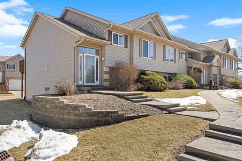 Photo of 40 Jefferson Ln, NorthLiberty, IA 52317 (MLS # 202601864)