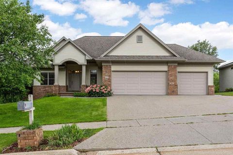Photo of 959 Tamarack Trl, Iowa City, IA 52245 (MLS # 202503357)