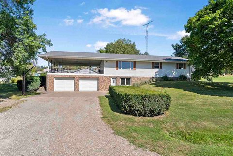 Photo of 802 N Railroad Street, IA 52201 (MLS # 202506023)