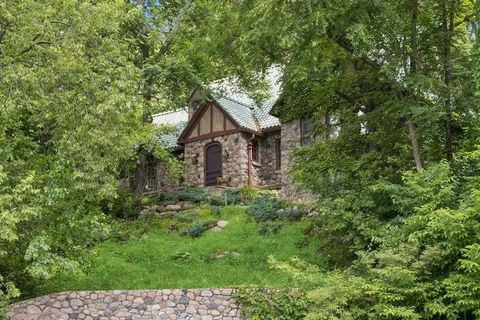 Photo of 1818 N Dubuque St, Iowa City, IA 52245 (MLS # 202504763)