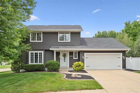 Photo of 6911 Winthrop Rd NE, Cedar Rapids, IA 52402 (MLS # 202504439)