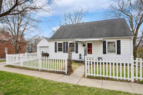 Photo of 707 Brown St, Iowa City, IA 52245 (MLS # 202502269)