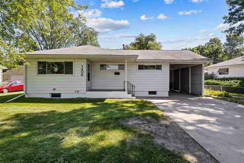 Photo of 1406 Plum St, IA 52240 (MLS # 202506282)