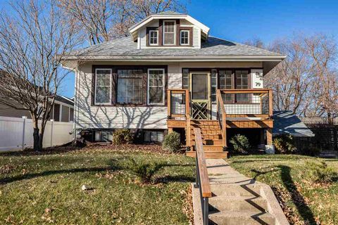 Photo of 79 Olive Ct, Iowa City, IA 52246 (MLS # 202502314)