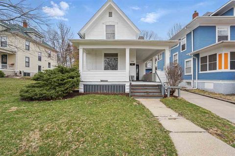 Photo of 528 Brown St, Iowa City, IA 52245 (MLS # 202501800)