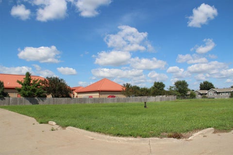 Photo of 3200 Wilson Ave SW, CedarRapids, IA 52404 (MLS # 202605419)