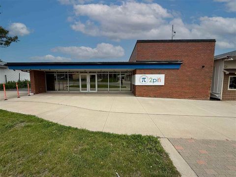 Photo of 3223 1st Ave SE, Cedar Rapids, IA 52402 (MLS # 202503746)