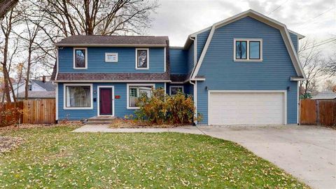 Photo of 2025 A St, IowaCity, IA 52245 (MLS # 202507088)