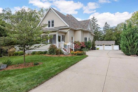 Photo of 419 Pleasant Street, IA 52245 (MLS # 202505999)