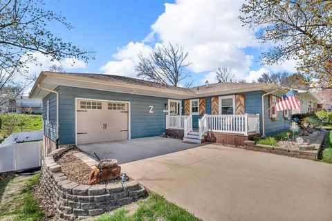 Photo of 909 Wylde Green Rd, Iowa City, IA 52246 (MLS # 202502767)