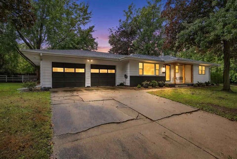 Photo of 2305 Wayne Ave, IowaCity, IA 52240 (MLS # 202605586)