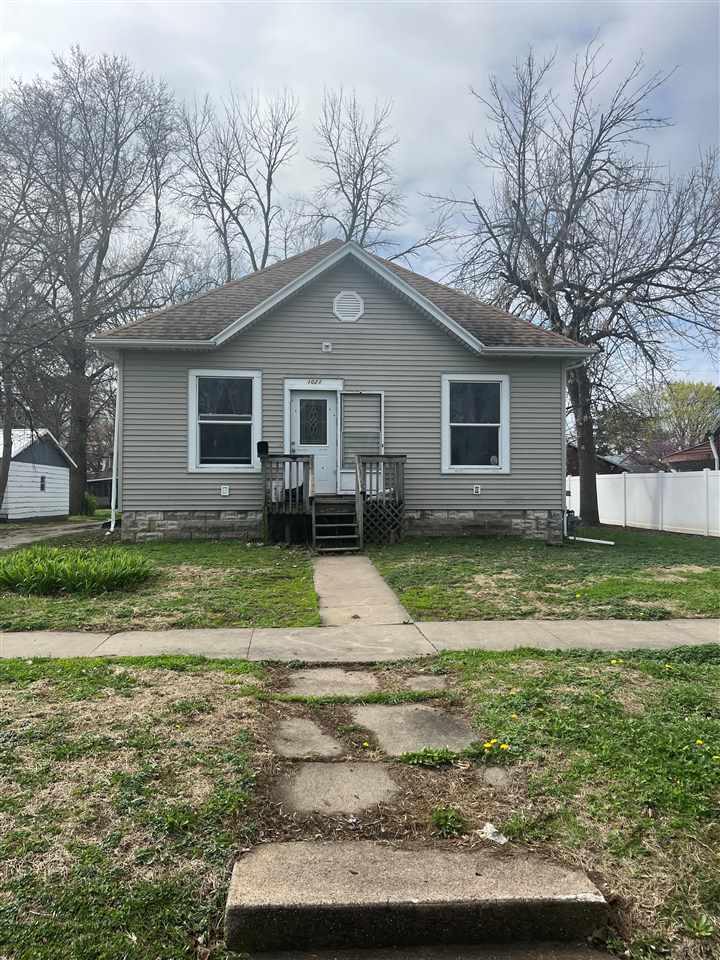 Photo 1 of 3 — 1021 E Main, Washington, IA 52353