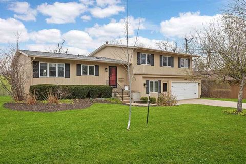 Photo of 3228 Shasta Ct NE, Cedar Rapids, IA 52402 (MLS # 202502183)