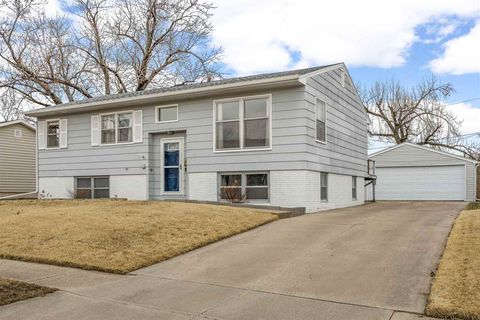 Photo of 4436 Rushmore Dr NE, CedarRapids, IA 52402 (MLS # 202601315)