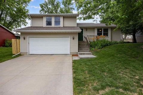 Photo of 1110 Harlocke St, Iowa City, IA 52246 (MLS # 202504025)