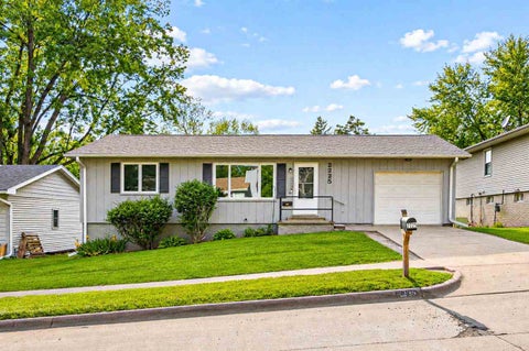 Photo of 2225 Bancroft Dr, IowaCity, IA 52240 (MLS # 202603400)