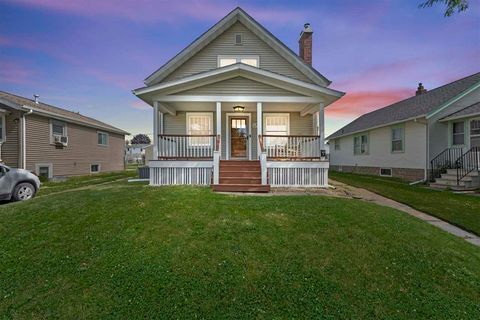 Photo of 1710 B Ave NW, Cedar Rapids, IA 52405 (MLS # 202504033)