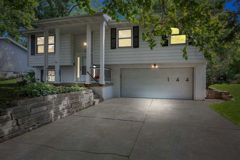 Photo of 144 Dartmouth St, Iowa City, IA 52245 (MLS # 202505382)