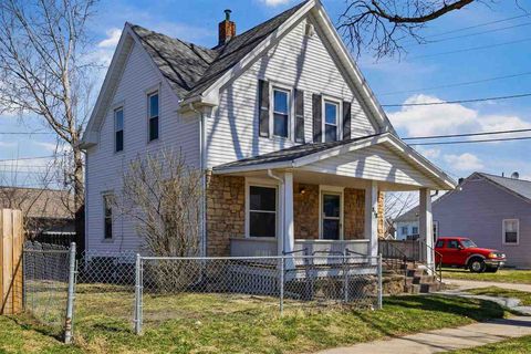 Photo of 818 10th Ave SW, CedarRapids, IA 52404 (MLS # 202601925)