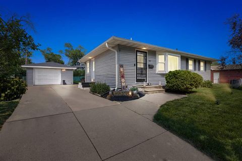 Photo of 3622 14th Ave, Cedar Rapids, IA 52403 (MLS # 202503850)