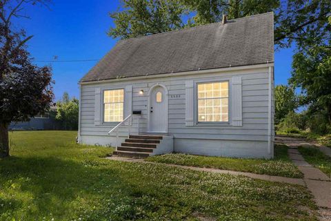 Photo of 2225 Mount Vernon Rd SE, Cedar Rapids, IA 52403 (MLS # 202504410)