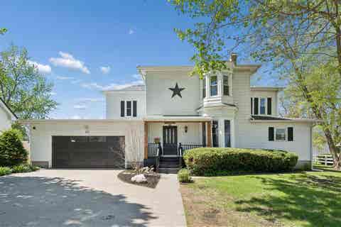 Photo of 401 S Market St, Solon, IA 52333 (MLS # 202603991)