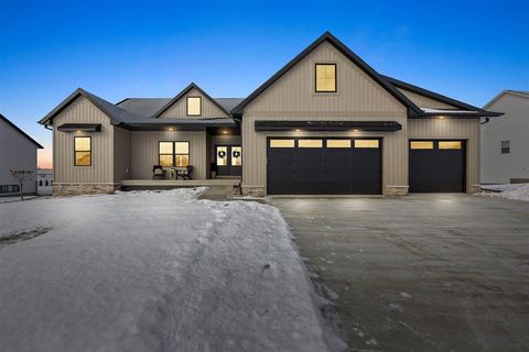 Photo of 5396 Silver Rock Dr, Marion, IA 52302 (MLS # 202507325)