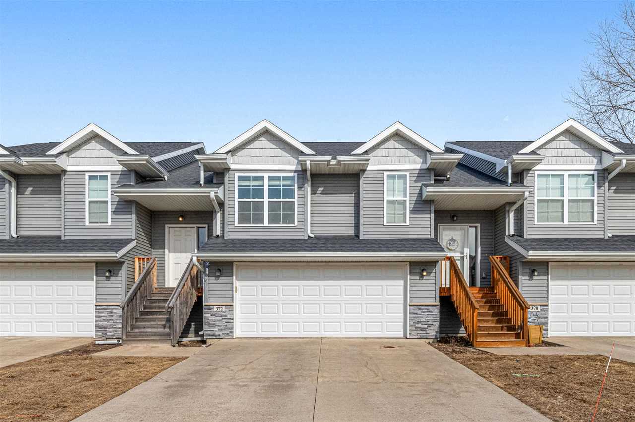 Photo 1 of 26 — 372 Tanglewood Dr, Solon, IA 52333