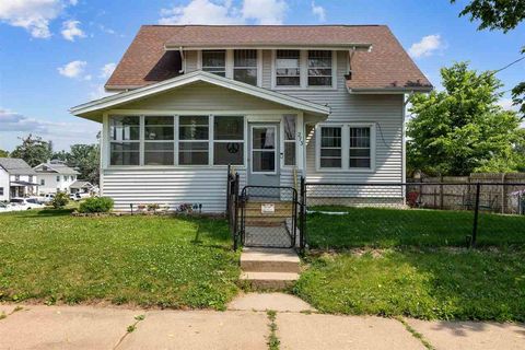 Photo of 273 Highland Dr NW, Cedar Rapids, IA 52405 (MLS # 202503793)