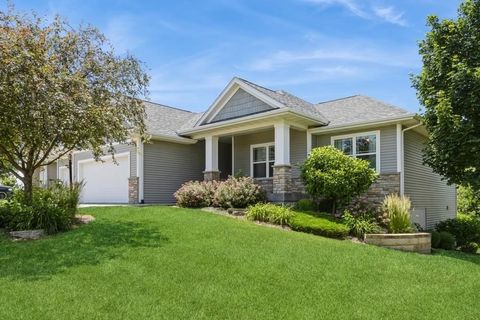 Photo of 503 Huntington Dr, Iowa City, IA 52245 (MLS # 202504177)