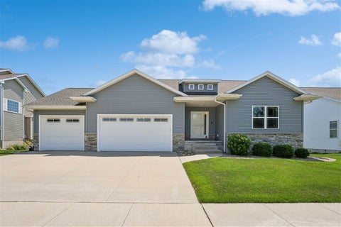 Photo of 3065 Ridgeview Dr, Ely, IA 52227 (MLS # 202605562)