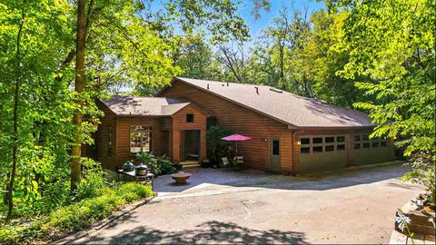 Photo of 2 Wendram Blf NE, Iowa City, IA 52240 (MLS # 202505351)