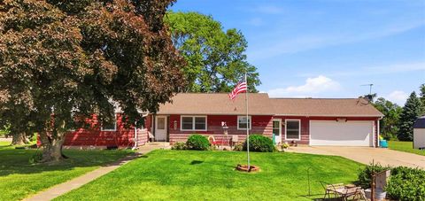 Photo of 2121 Hwy 6 Trail, Marengo, IA 52301 (MLS # 202603564)