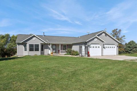 Photo of 2059 J Ave, IA 52301 (MLS # 202506039)