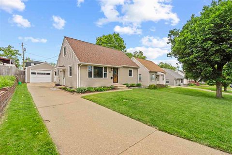 Photo of 2224 Mallory Street SW, Cedar Rapids, IA 52404 (MLS # 202503494)