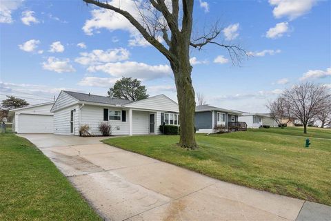 Photo of 1101 Clifton St NE, CedarRapids, IA 52402 (MLS # 202602219)