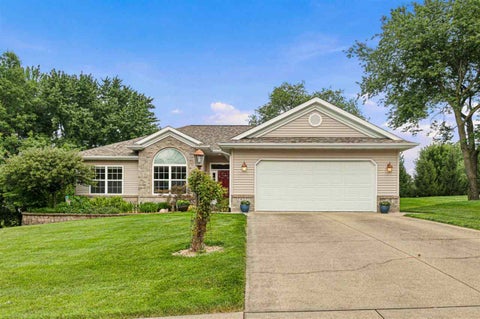 Photo of 1611 Pine Ridge Ct, Coralville, IA 52241 (MLS # 202604924)