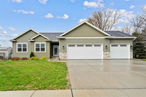 Photo of 6902 Underwood Ave SW, Cedar Rapids, IA 52404 (MLS # 202503427)
