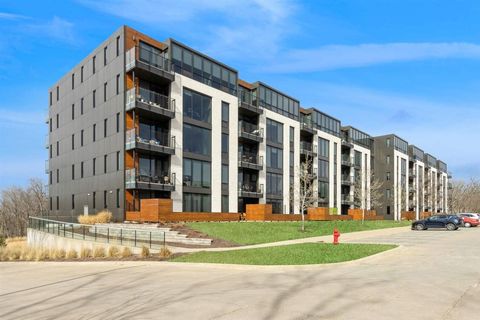 Photo of 1 University Way 110 #110, Iowa City, IA 52246 (MLS # 202501799)