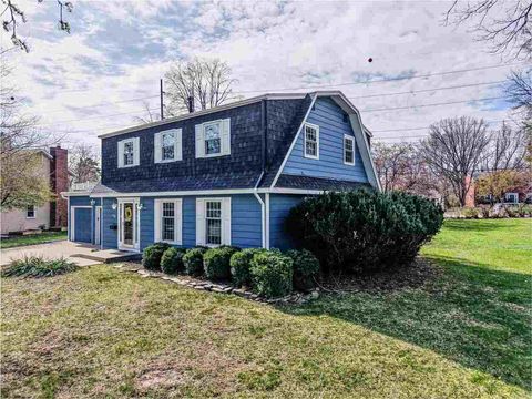 Photo of 556 Mahaska Ct, IowaCity, IA 52246 (MLS # 202601773)