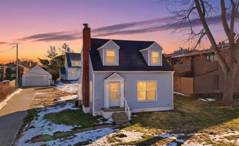 Photo of 1228 Oakland Rd NE, CedarRapids, IA 52402 (MLS # 202600369)