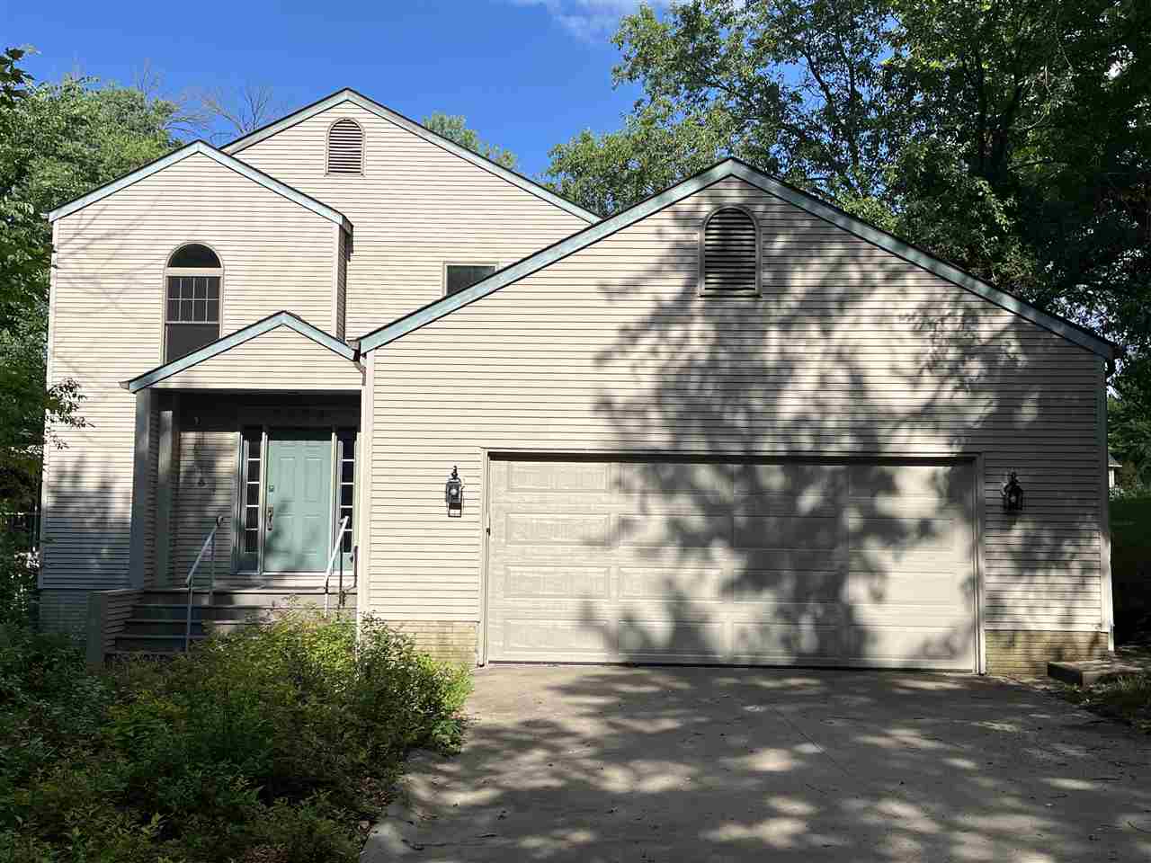 Photo 1 of 60 — 2624 Bluffwood Circle, IowaCity, IA 52245