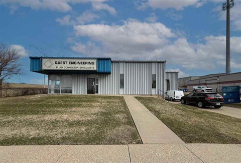 Photo of 280 Prospect Pl SW, Cedar Rapids, IA 52404 (MLS # 202502906)