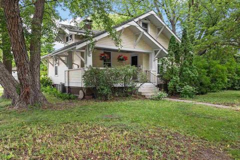 Photo of 712 Walnut, Iowa City, IA 52240 (MLS # 202504060)