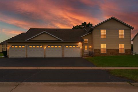 Photo of 3919 Summerfield Ln NE B #B, Cedar Rapids, IA 52402 (MLS # 202505232)