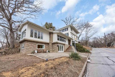 Photo of 1030 River St, IowaCity, IA 52246 (MLS # 202602192)