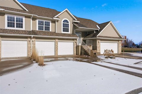 Photo of 1224 Litchfield Dr B #B, Hiawatha, IA 52233 (MLS # 202602520)