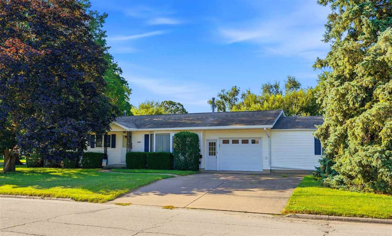 Photo 1 of 31 — 515 E 11th St., Washington, IA 52353