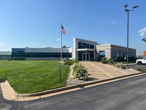 Photo of 4700 N River Blvd NE, Cedar Rapids, IA 52411 (MLS # 202505037)